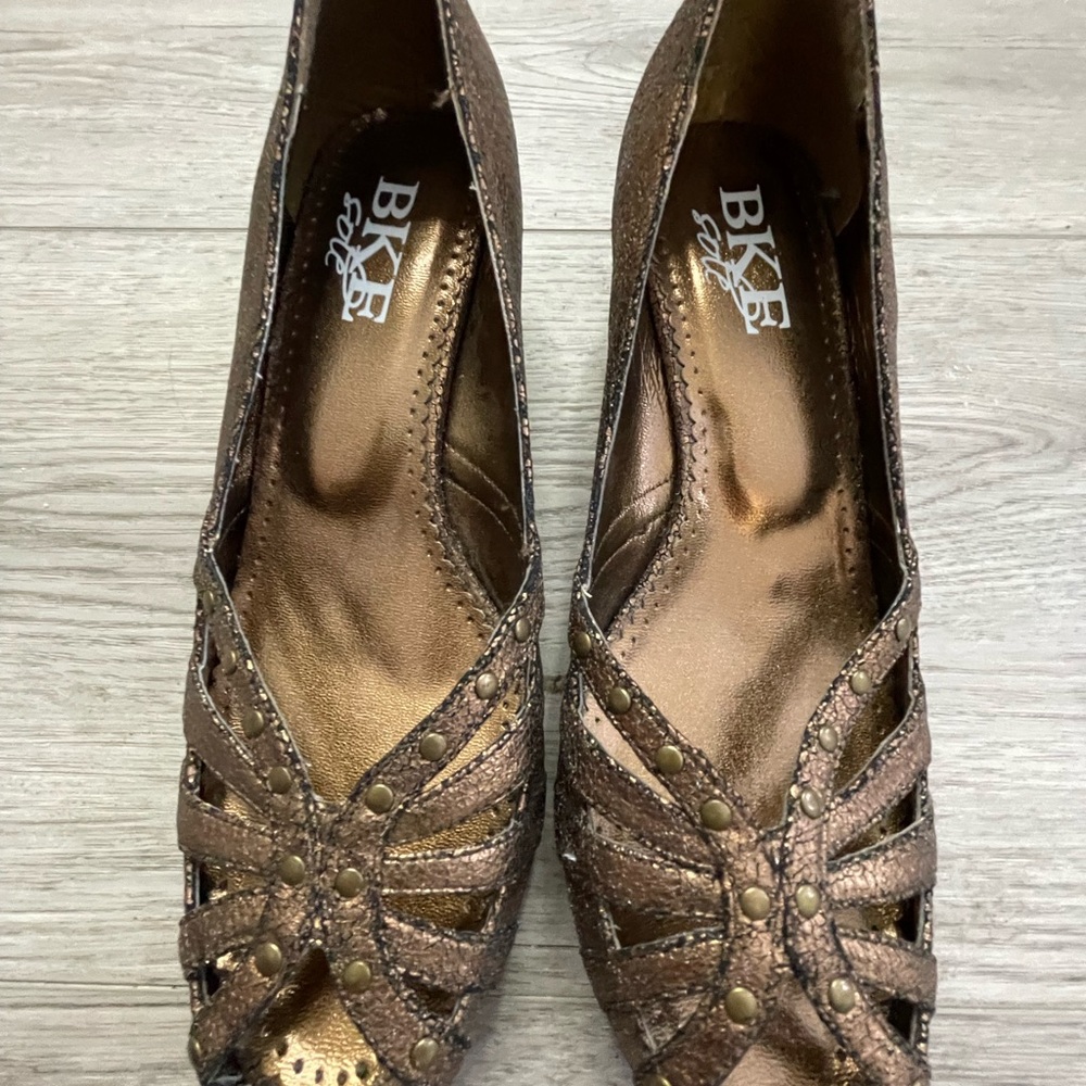 BKE Women's Bronze Peep-Toe Heels